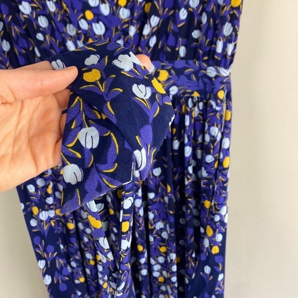 Leota Mindy Shirred Midi Dress In Woodberry Size Large - Picture 15 of 15